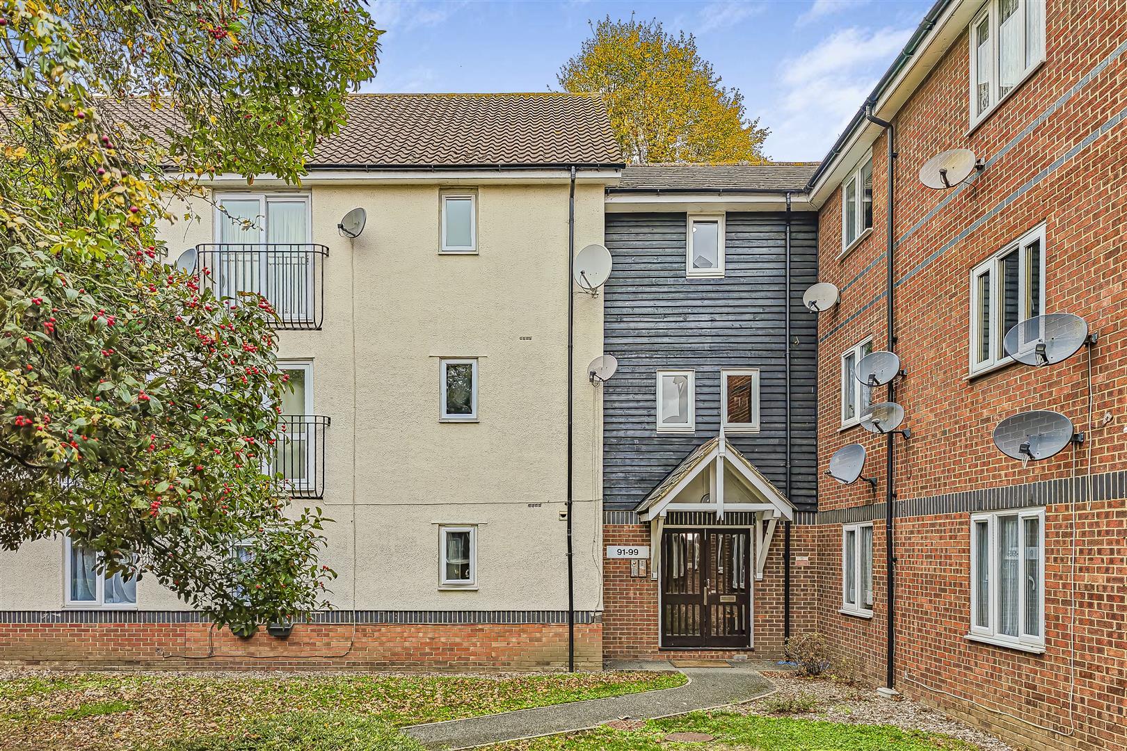 Flat Lower Hall Lane in Greater London