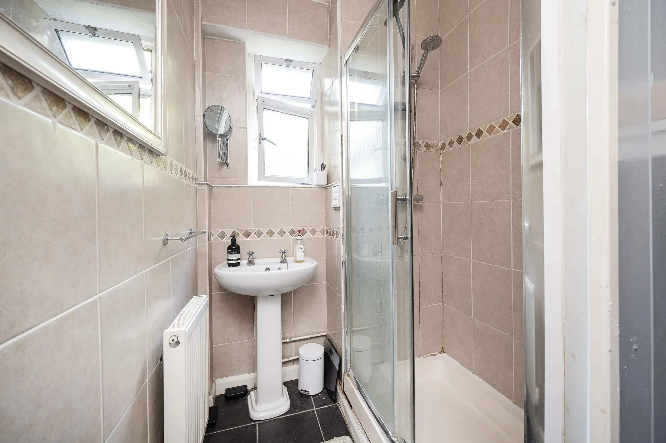 Flat Adelina Grove in Greater London