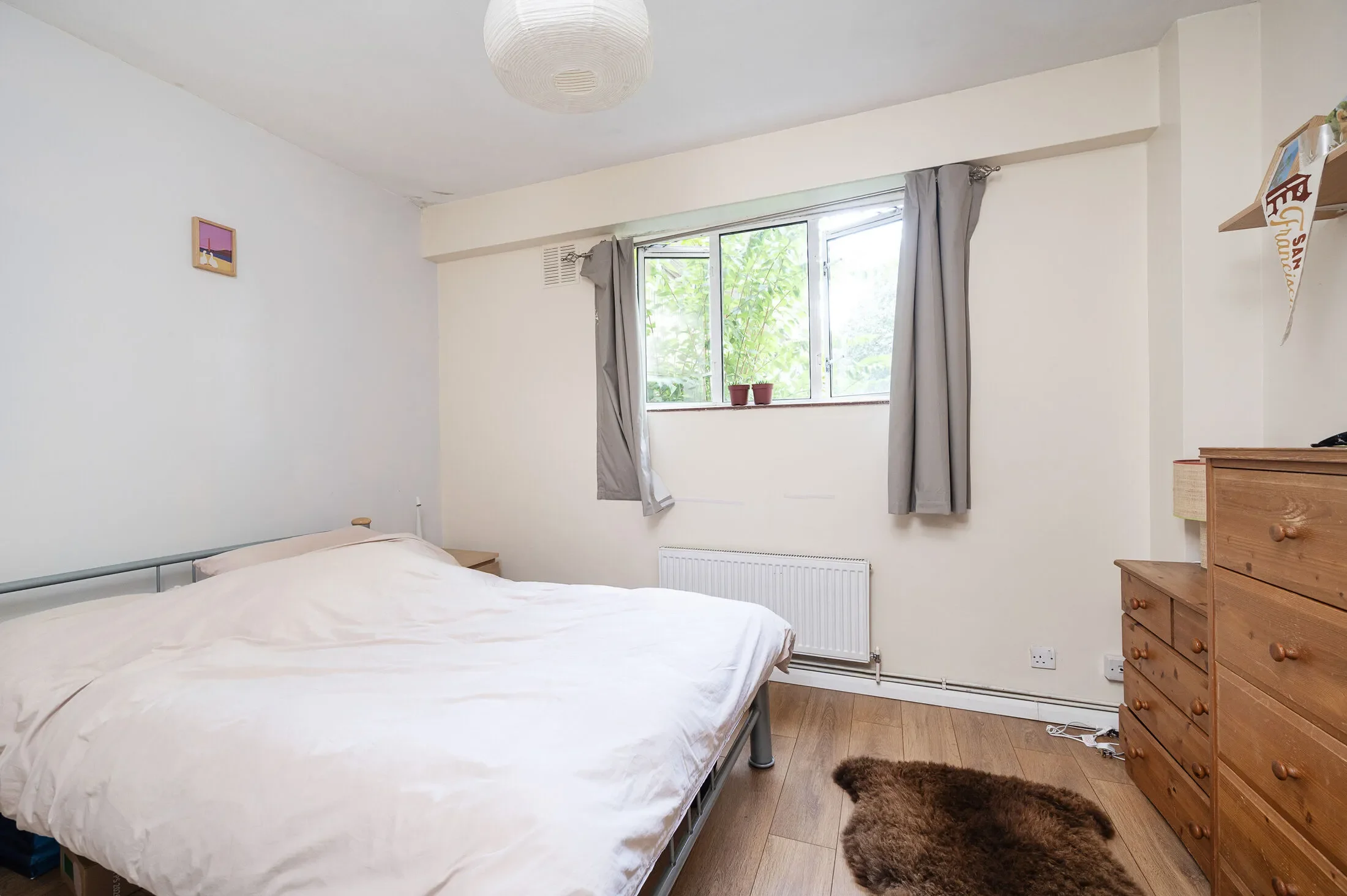 Flat Adelina Grove in Greater London