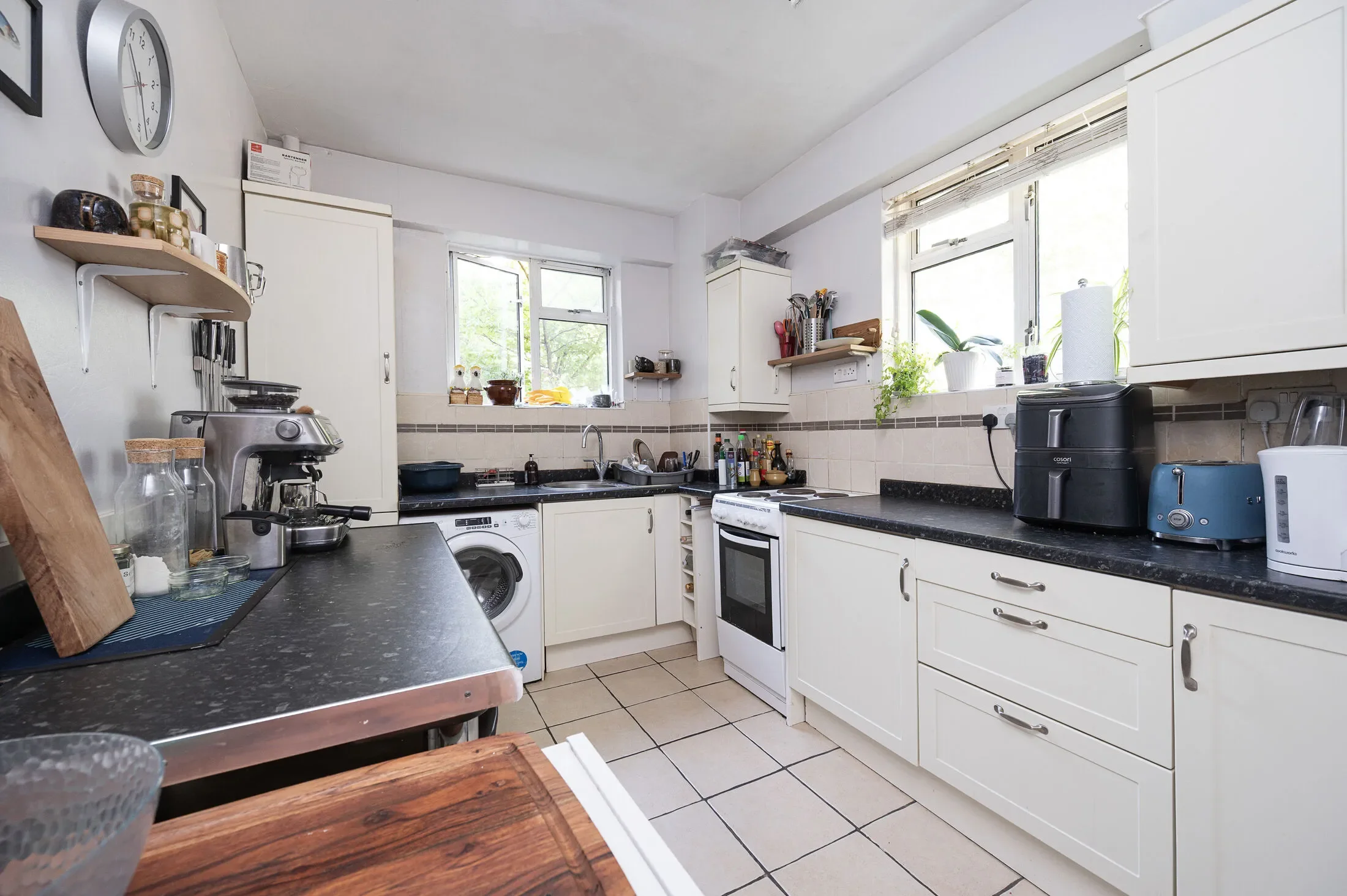 Flat Adelina Grove in Greater London