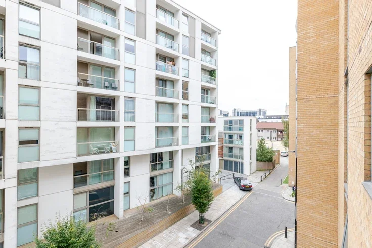 Flat Cassilis Road in Greater London