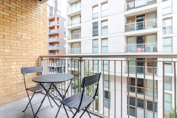 Flat Cassilis Road in Greater London