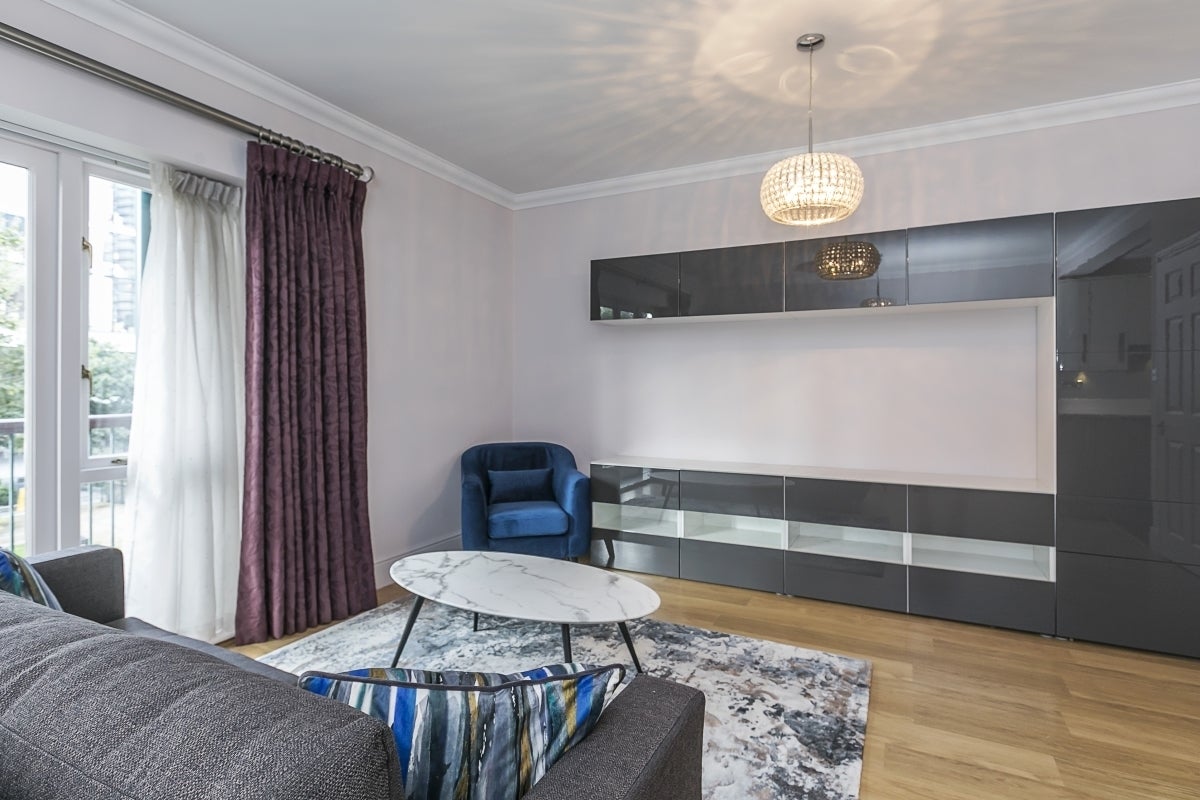 Flat Folgate Street in Greater London