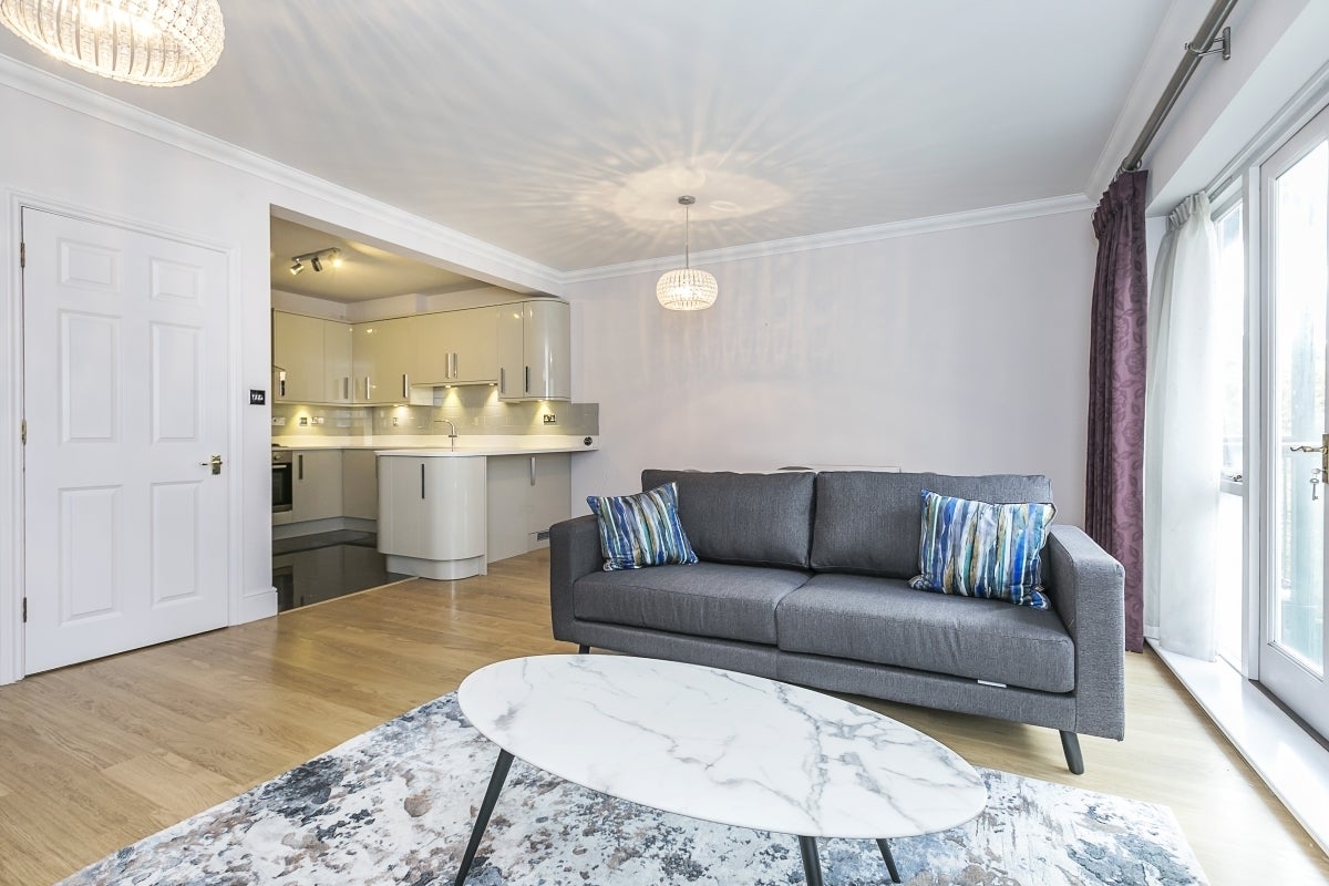Flat Folgate Street in Greater London