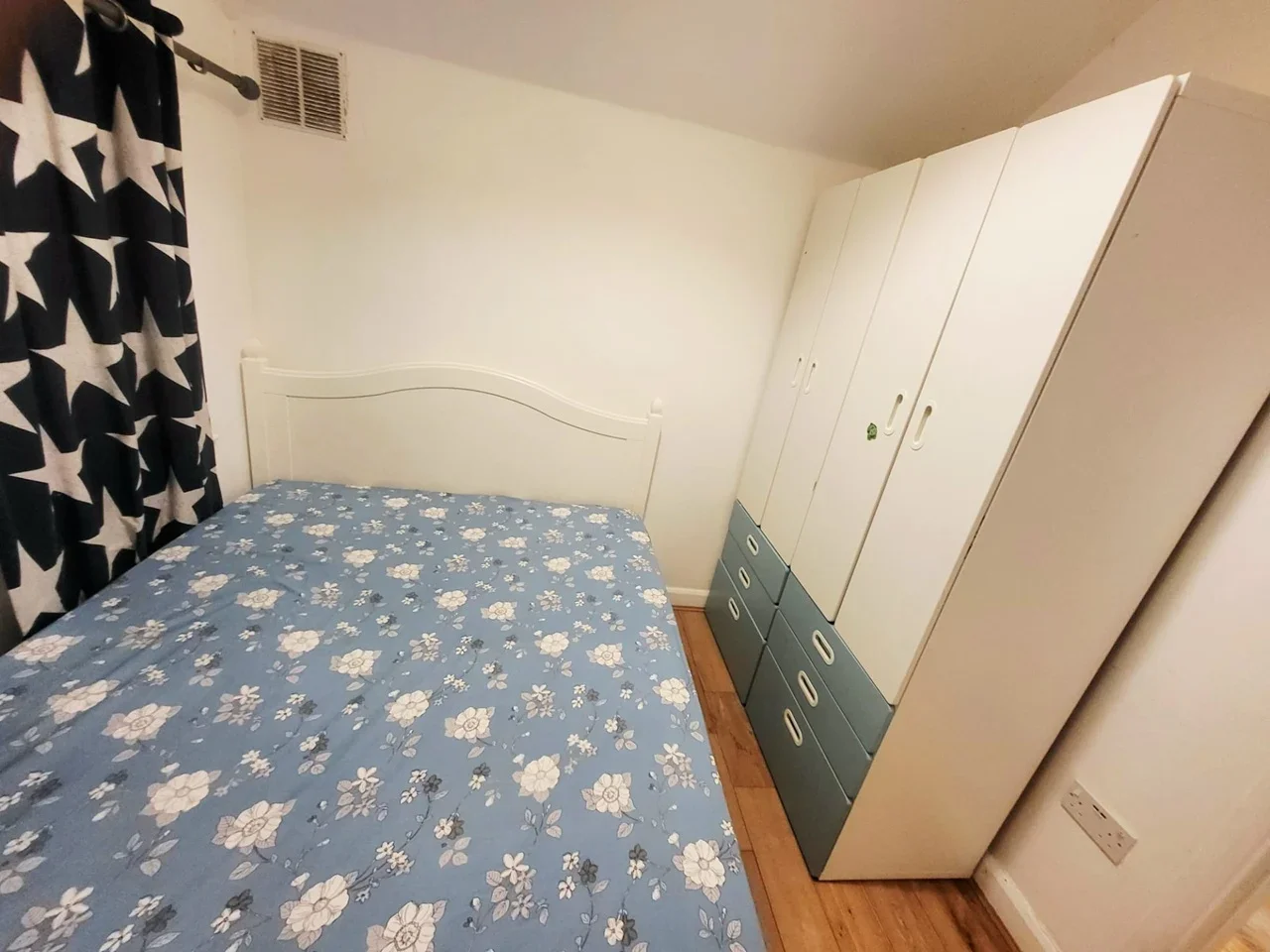 Room Messent Road in Greater London