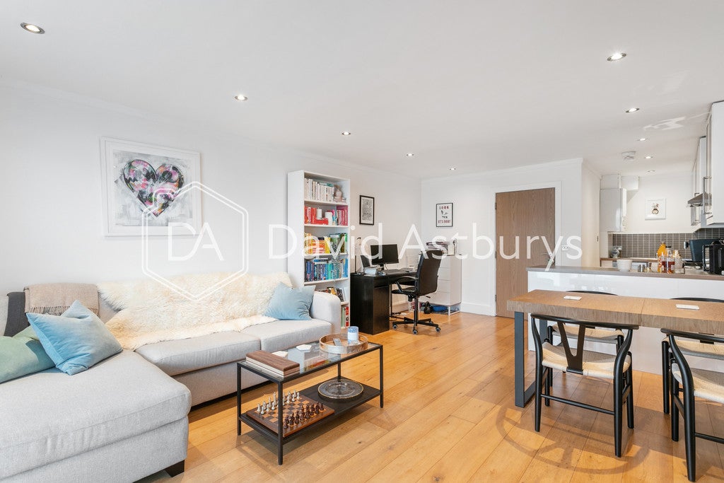 Flat Liverpool Road in Greater London