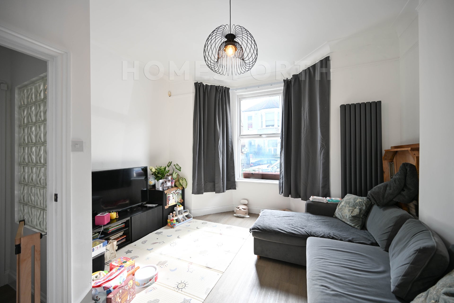 Flat Rainham Road in Greater London
