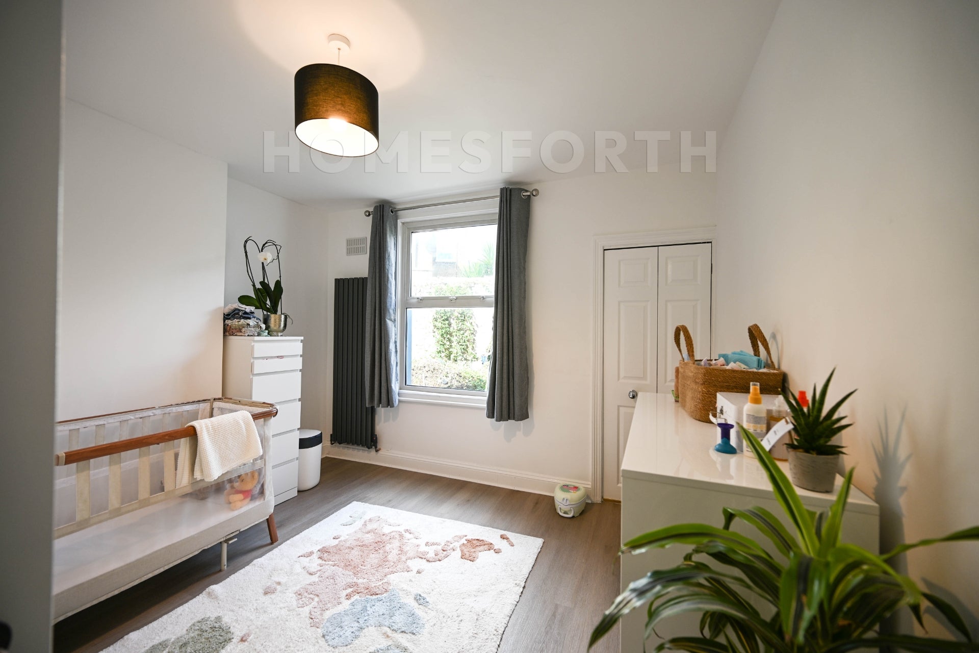Flat Rainham Road in Greater London