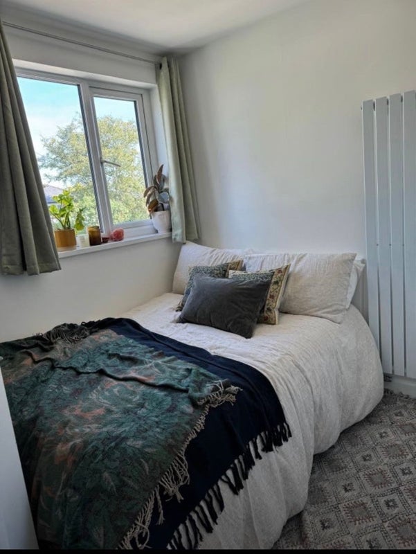 Room Whitchurch Road in Manchester