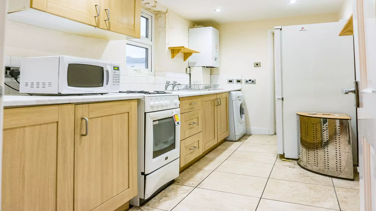 Room 1st Avenue in Greater London