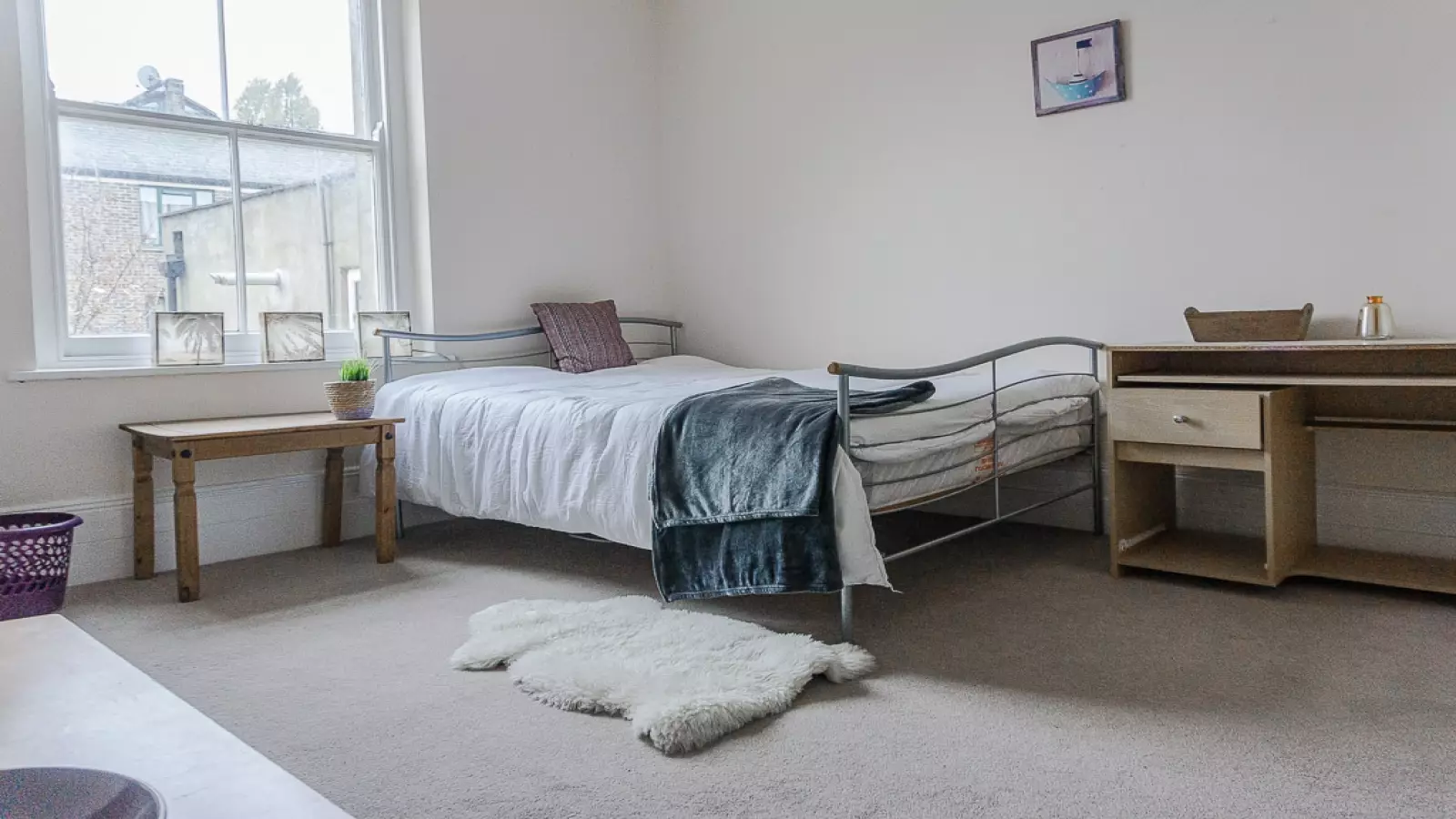 Room 1st Avenue in Greater London