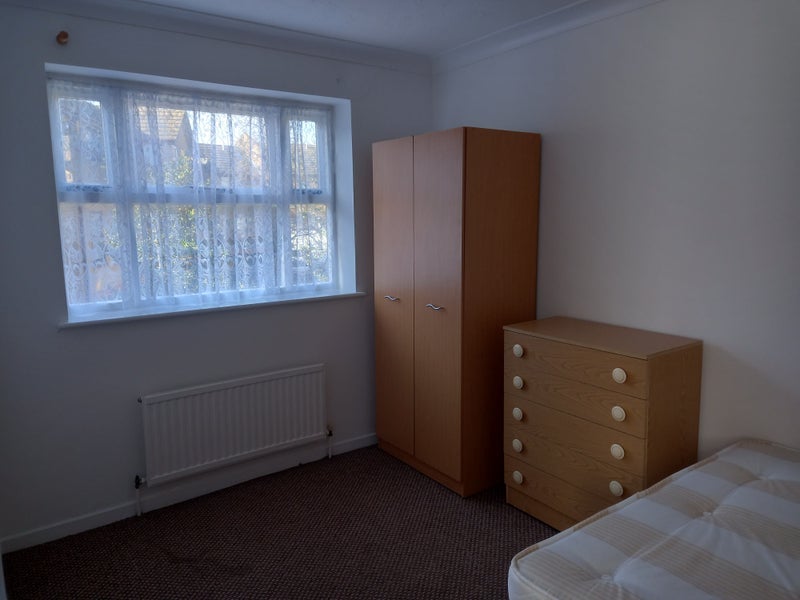 Room Clarence Road in Greater London