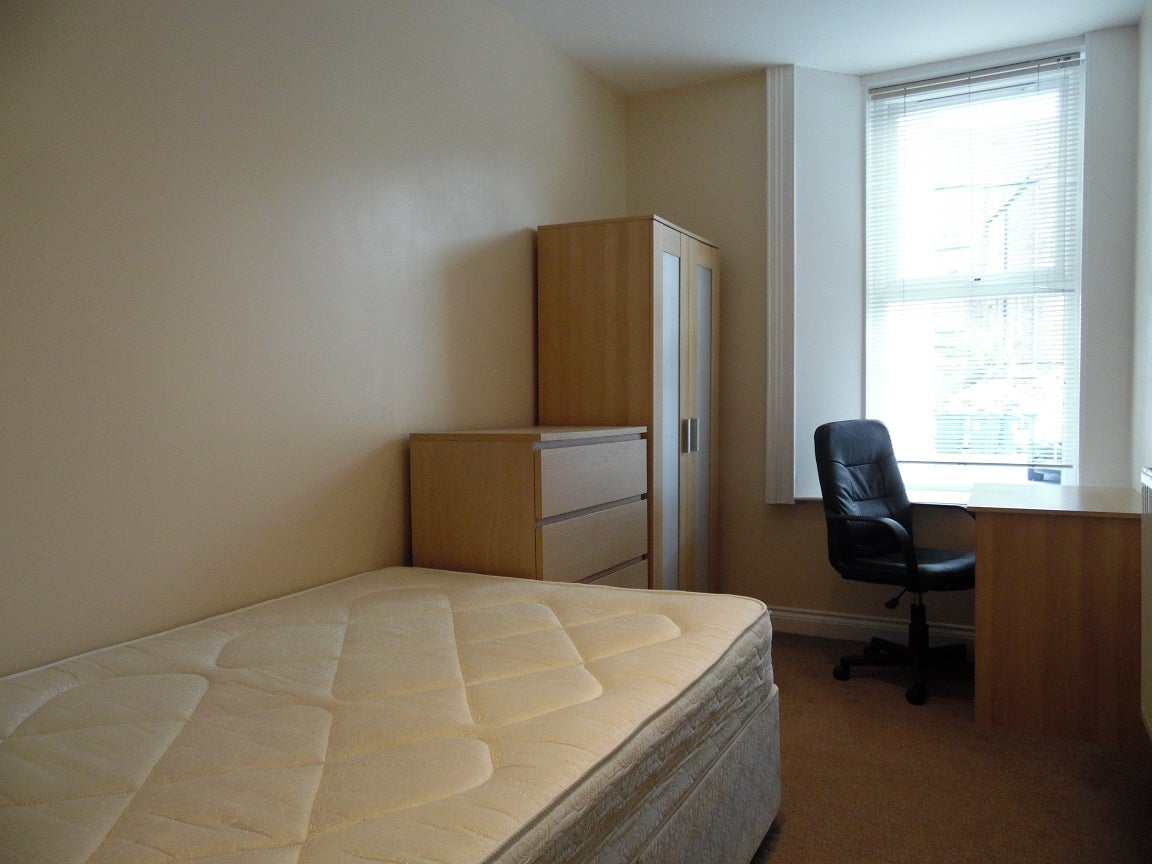 Flat Osborne Terrace in Newcastle upon Tyne