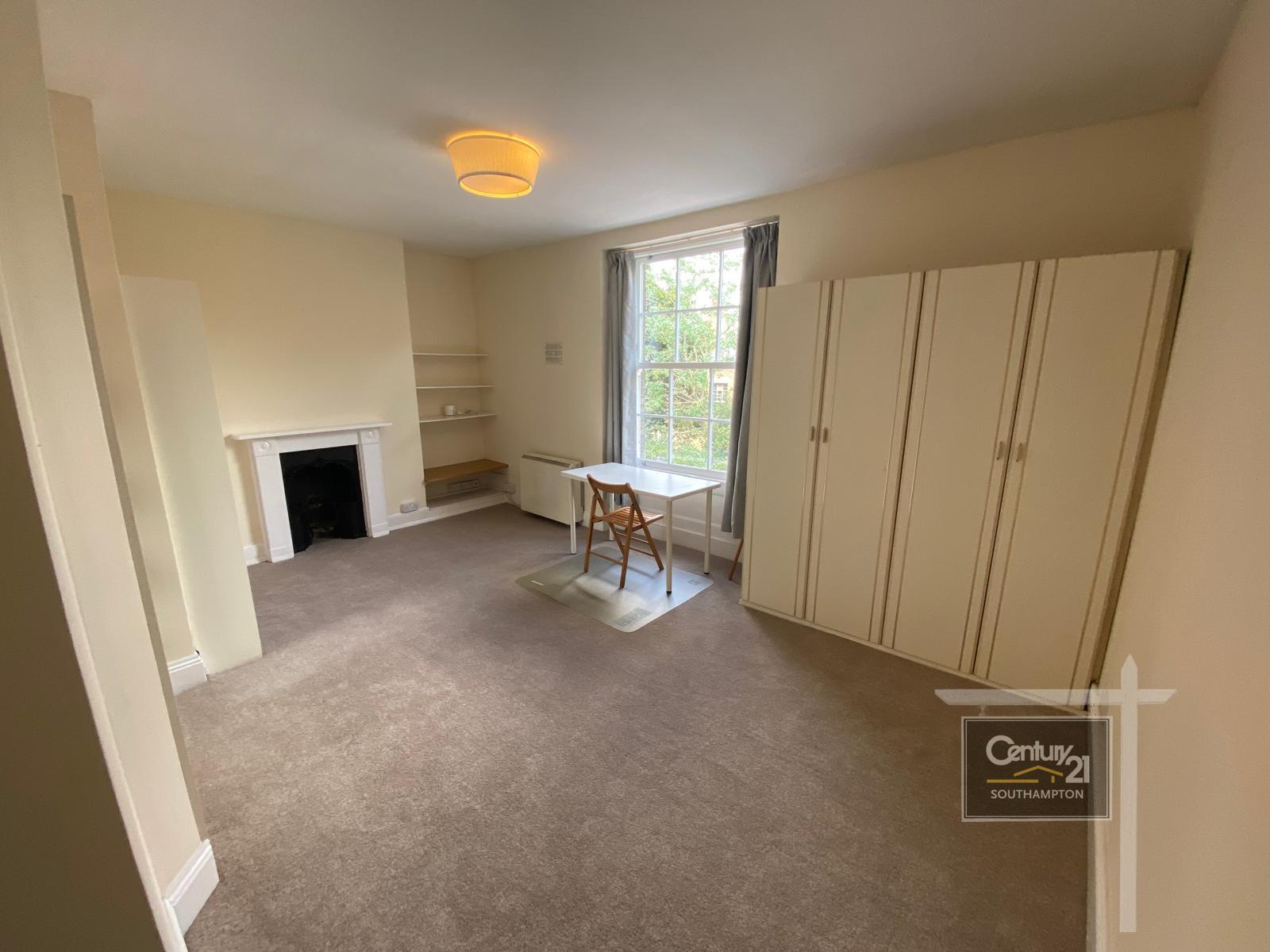 Flat Cranbury Place in Southampton