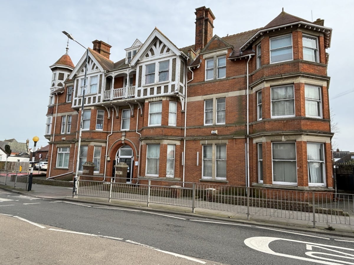 Flat Canterbury Road in Herne Bay