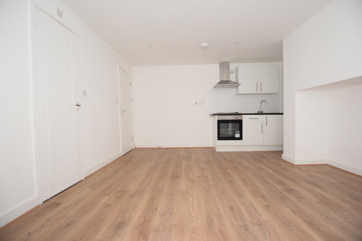 Flat Canterbury Road in Herne Bay