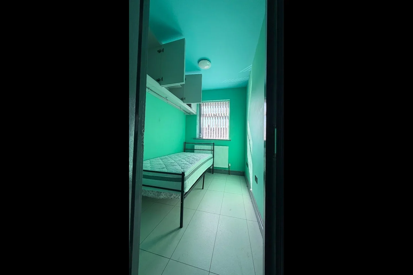 Room Oaklands Road in Dartford