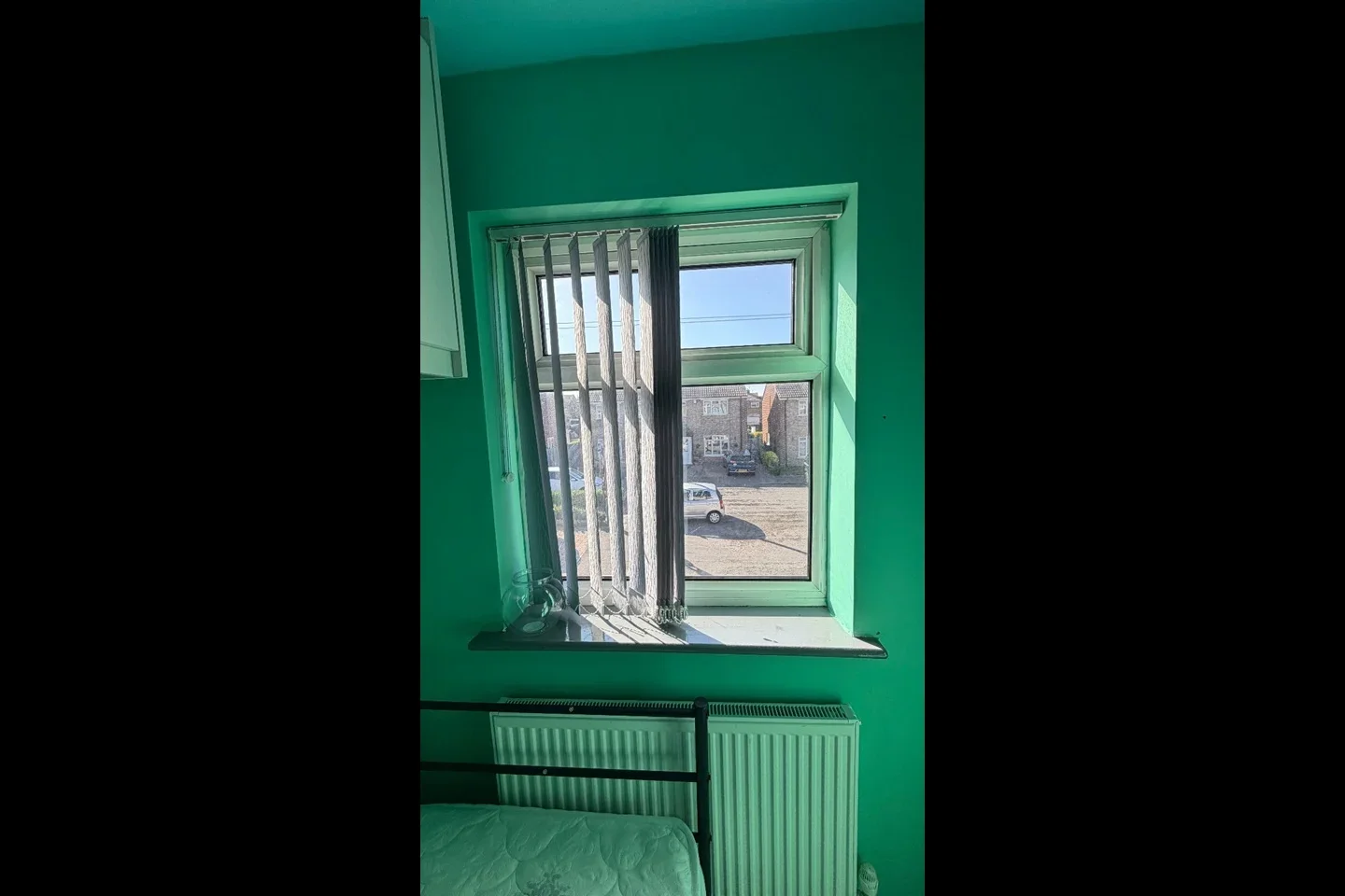 Room Oaklands Road in Dartford