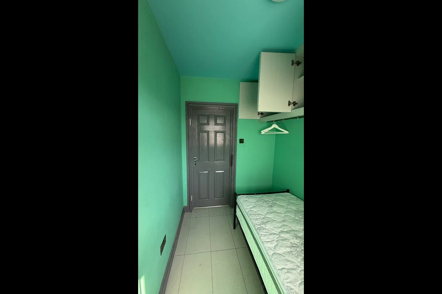 Room Oaklands Road in Dartford