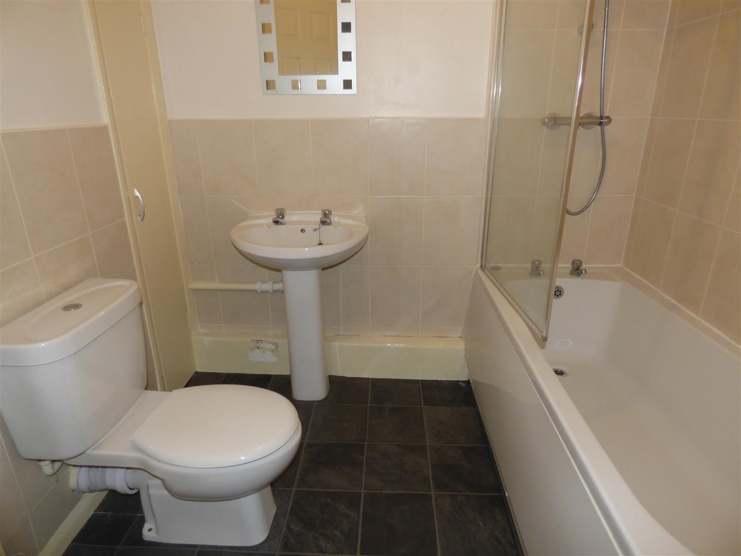 Flat Greystoke Gardens in Newcastle upon Tyne