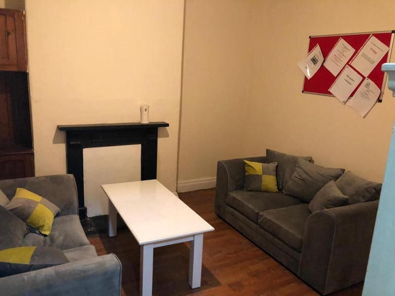 Room Moor Green Lane in Birmingham
