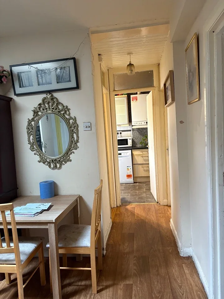 Flat Grove Road in Greater London