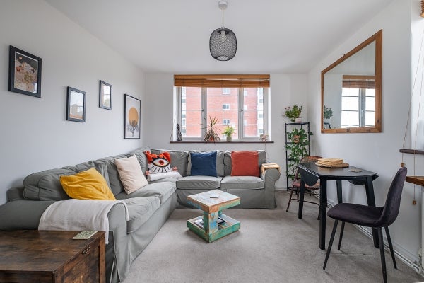 Flat Cadogan Road in London