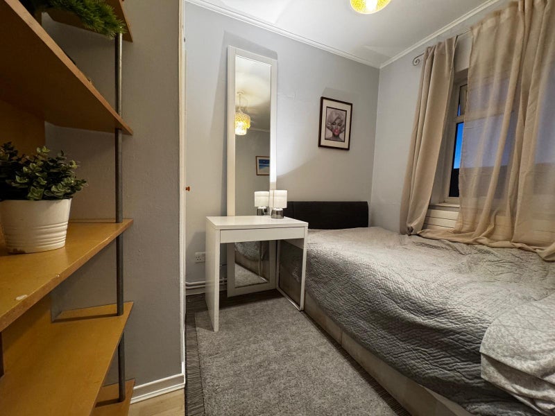 Room Broomwood Road in Greater London