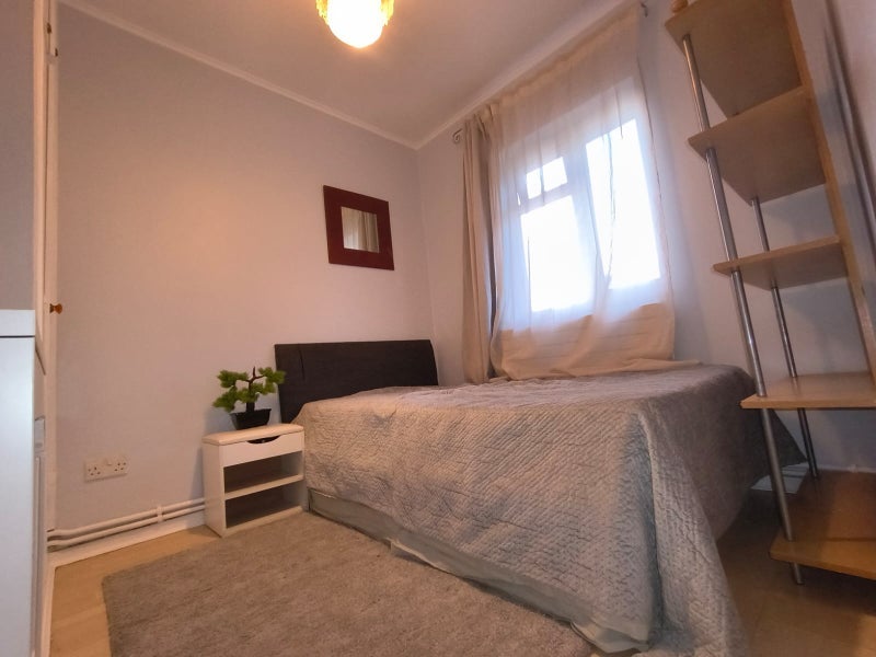 Room Broomwood Road in Greater London