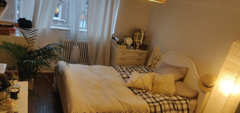 Room Broomwood Road in Greater London