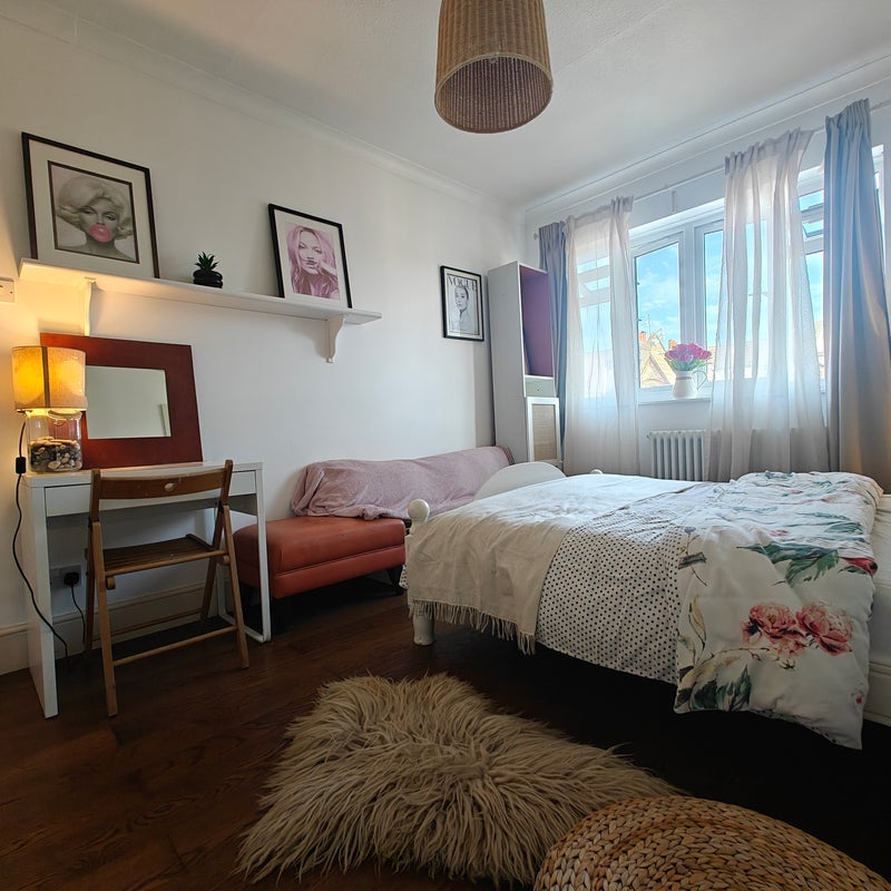Room Broomwood Road in Greater London