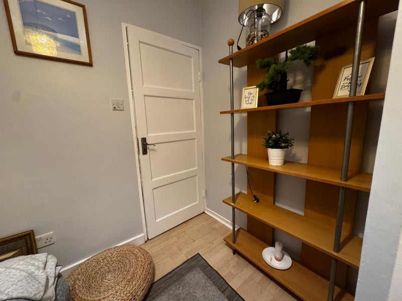 Room Broomwood Road in Greater London