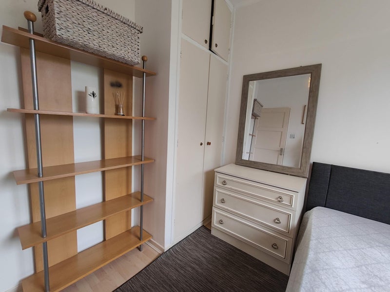 Room Broomwood Road in Greater London