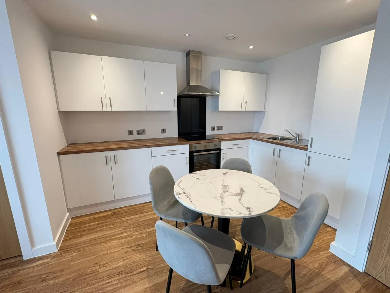Flat Pomona Strand in Trafford