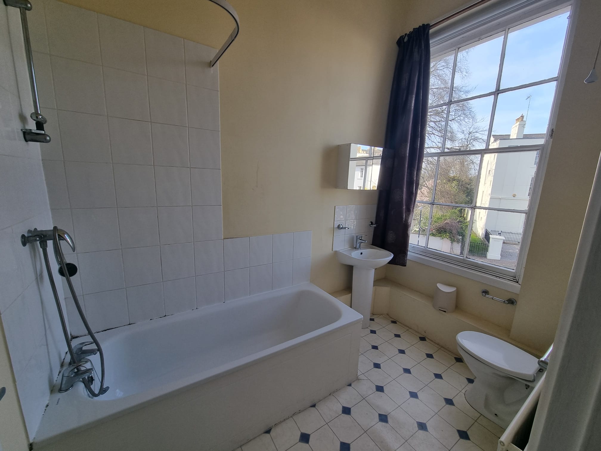 Flat Beauchamp Hill in Royal Leamington Spa