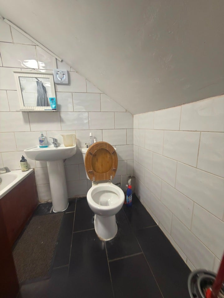 Room High Road in Greater London