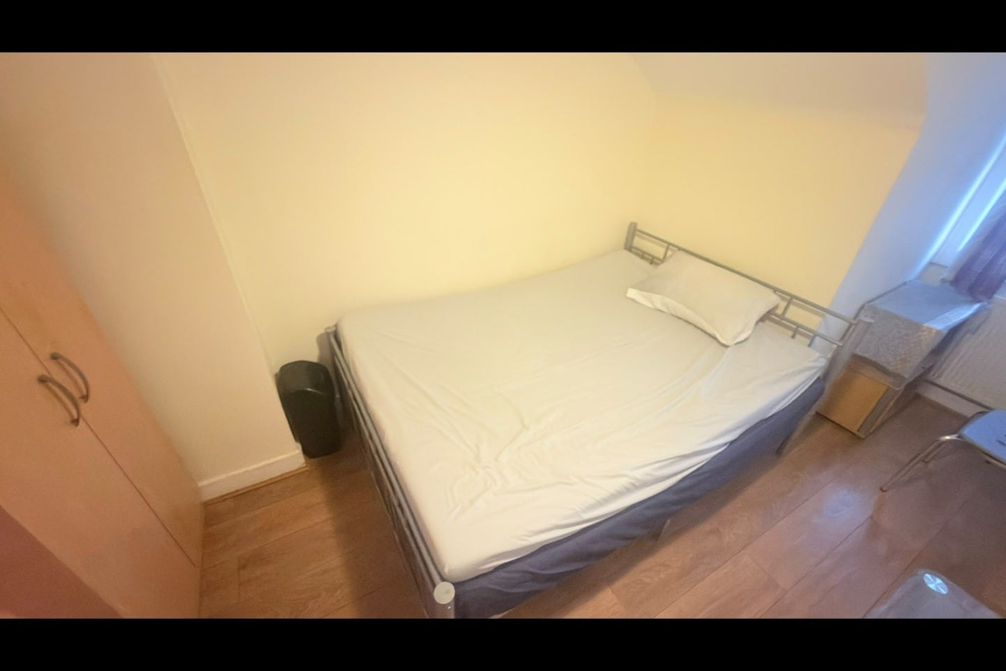 Room High Road in Greater London