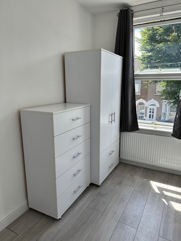 Room Somerset Road in Greater London