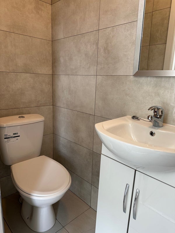 Room Somerset Road in Greater London