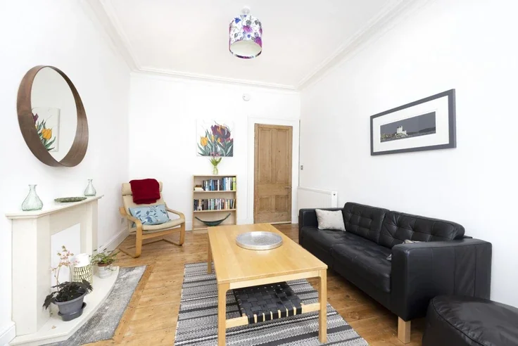 Flat Restalrig Road in City of Edinburgh
