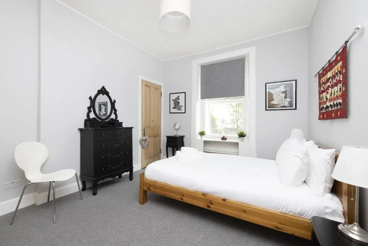 Flat Restalrig Road in City of Edinburgh