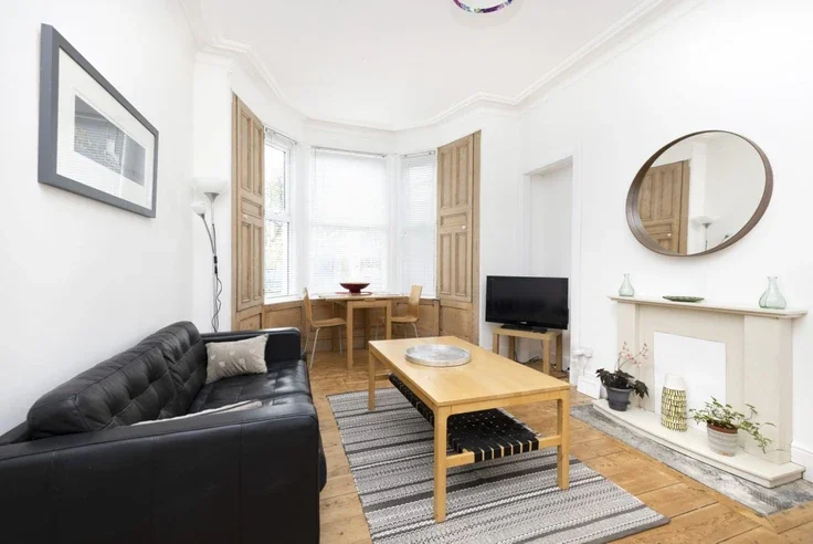 Flat Restalrig Road in City of Edinburgh