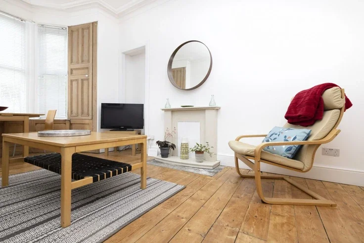Flat Restalrig Road in City of Edinburgh