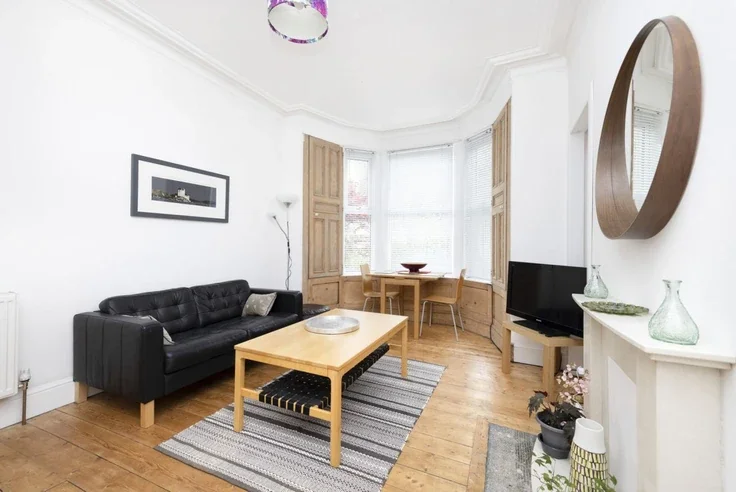 Flat Restalrig Road in City of Edinburgh