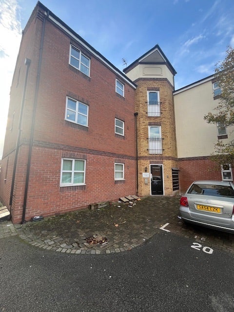 Flat Manorhouse Close in Walsall