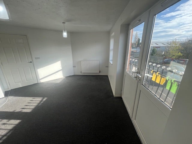 Flat Manorhouse Close in Walsall