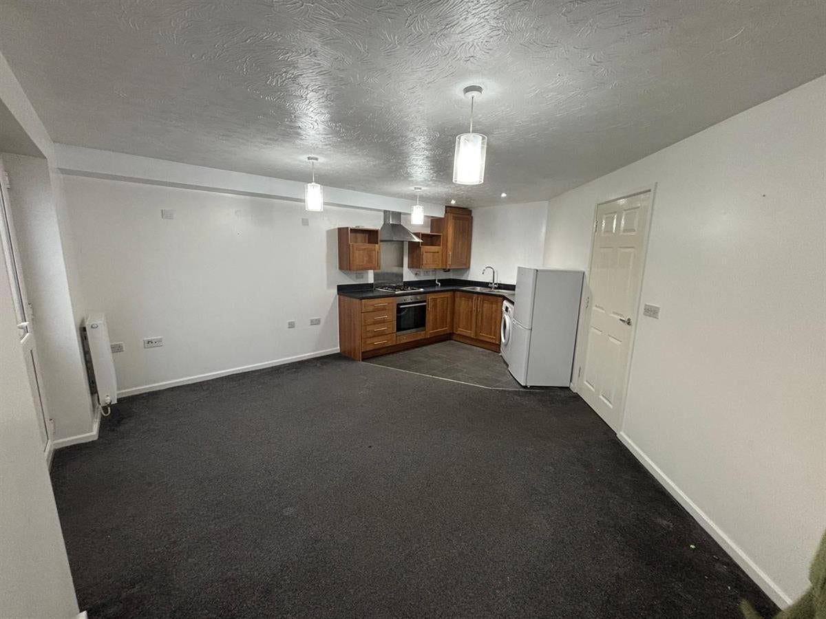 Flat Manorhouse Close in Walsall