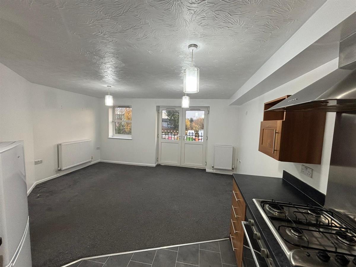 Flat Manorhouse Close in Walsall