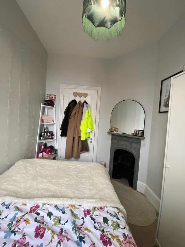 Room Kennington Road in Greater London