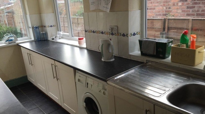Flat Parsonage Road in Manchester